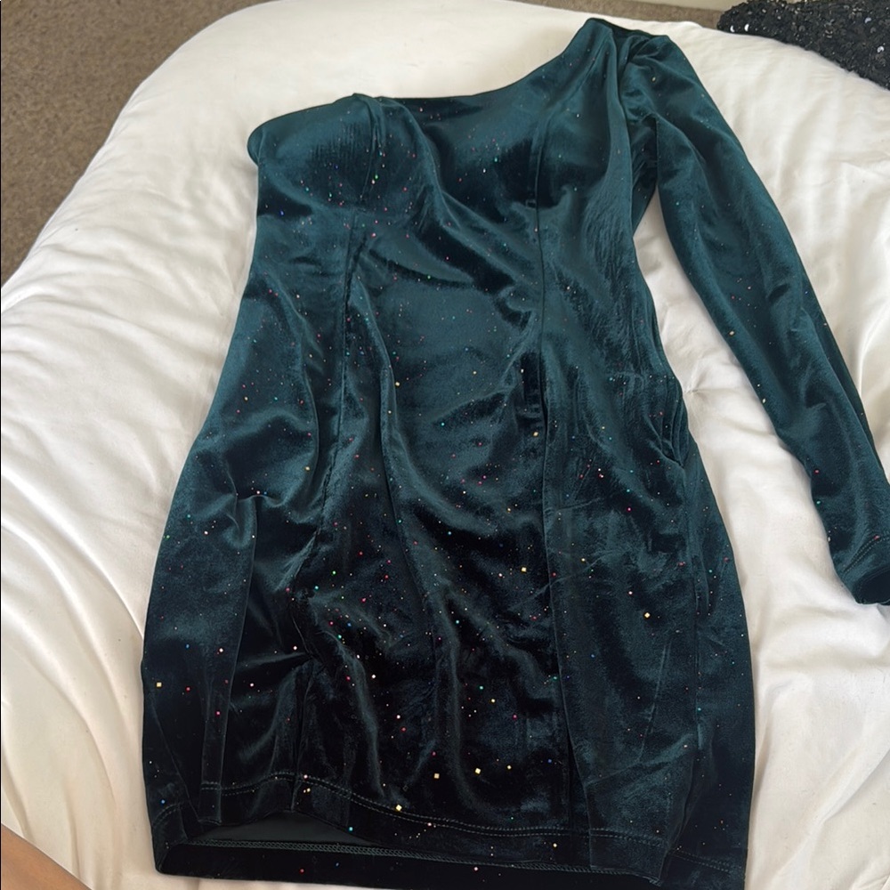 Elegant One-Shoulder Green Dress